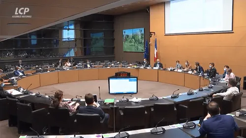 Vaccination, pass sanitaire : bras de fer engagé au Parlement...