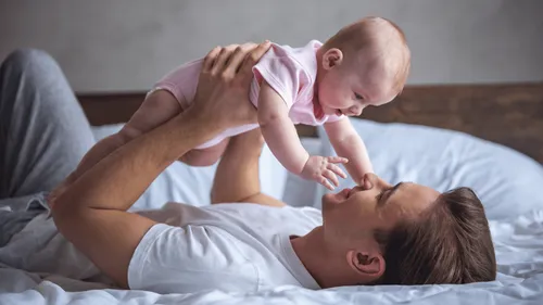 Qu'est-ce que le congé de naissance, qui entrera en vigueur en 2025 ?