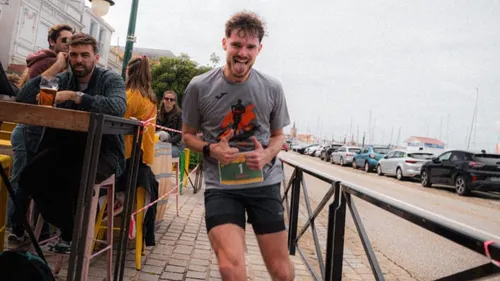 Ce Vendéen a fait 1 000 fois le tour de son bar pour réaliser un...