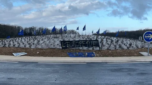 Pourquoi des drapeaux européens ont disparu de 25 mairies de l'Indre ?