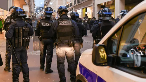 Un policier mis en examen à Tours, soupçonné d'avoir éborgné un...