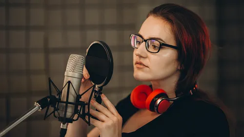 Intelligence artificielle : les comédiens de doublage montent au...