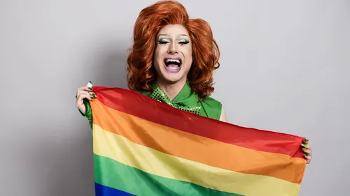 Lecture drag queen perturbée : un militant d'ultradroite écope de...