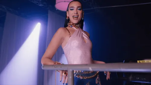 Découvrez la nouvelle chanson de Dua Lipa, issue de la BO du film...