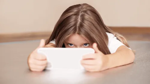 Les enfants passent trop de temps devant les écrans, selon une...