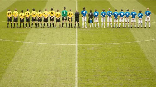 Les footballeurs observent une minute de silence pour un ancien...