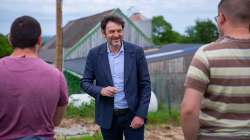 Un député breton a testé un simulateur de règles douloureuses