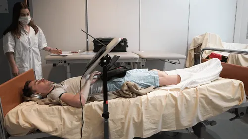 Rester allongé 10 jours, être payé 5 000 € et faire avancer la...