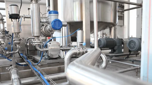 Le groupe laitier Sodiaal prévoit de fermer deux usines et de...