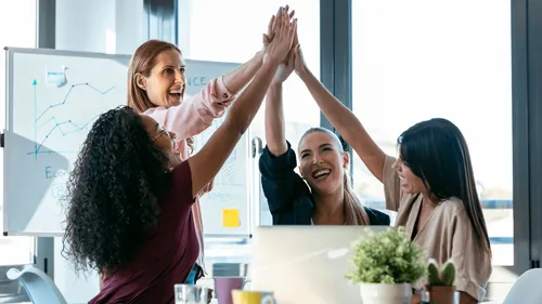 Entrée de la loi sur l'IVG dans la Constitution et manifestations...