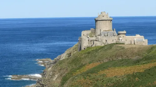 Bretagne : le Fort-la-Latte confondu avec un château suédois 