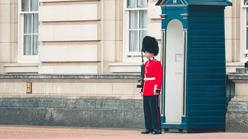 Mort d’Elisabeth II : petit incident lors de la veillée du cercueil 