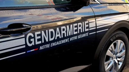Poignardé par son conjoint à Laval, une femme entre la vie et la mort
