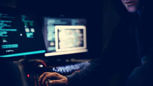 Le hacker interpellé en Vendée mis en examen et écroué