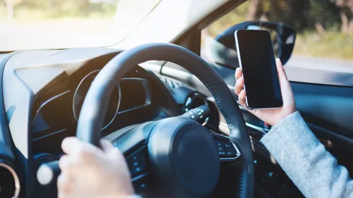 Téléphone portable au volant : le préfet d’Indre-et-Loire durcit le...