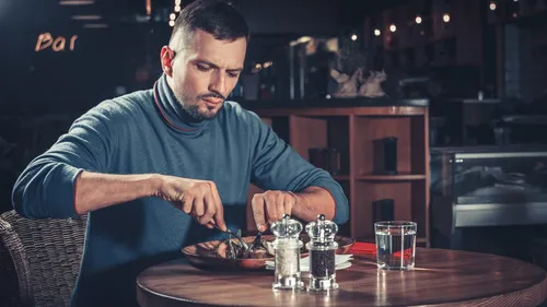 Simuler une crise cardiaque pour ne pas payer l’addition, l’astuce...