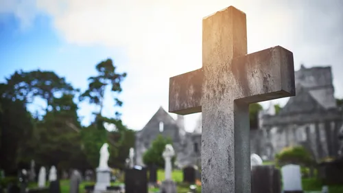 Des tombes profanées dans un cimetière à Nantes
