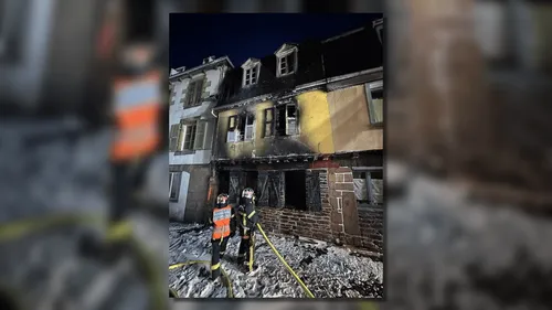 Bretagne : un incendie spectaculaire dans le centre-ville de Morlaix