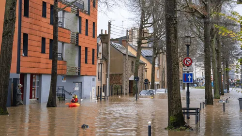 La tempête Ivo, nouvelle perturbation qui renforce les inondations...
