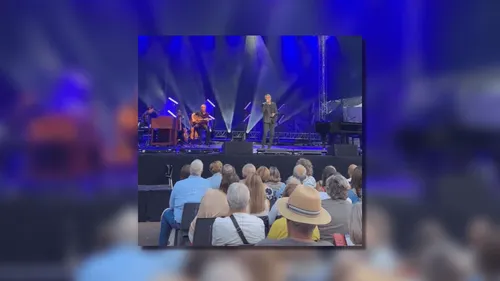 Julien Clerc rend hommage à son demi-frère, Gérard Leclerc, décédé...