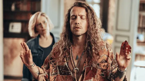 Découvrez les premières images de "Panda", la série avec Julien Doré