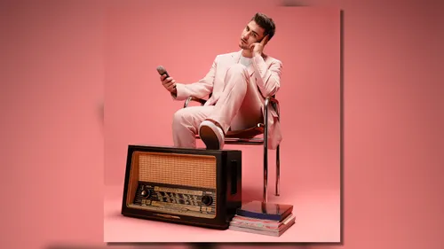 Son hit "Le jeu", son premier album, sa tournée... Julien Lieb se...