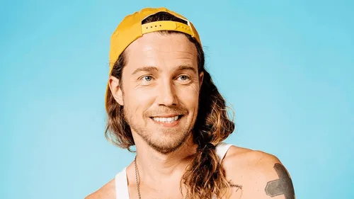 Julien Doré compile ses meilleures punchlines pour répondre à ses...