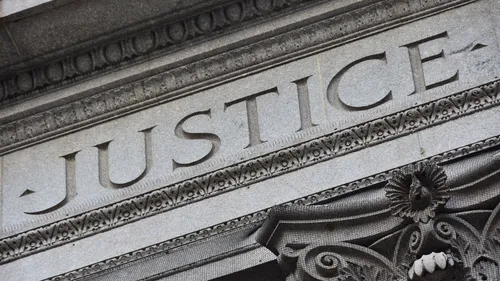 Ancien avocat général retrouvé mort à Quimper : un homme mis en...