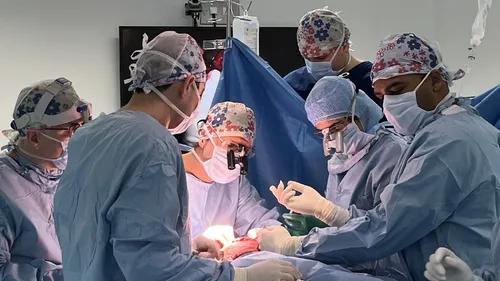 À Nantes, un patient va être amputé de sa main pour en retrouver...