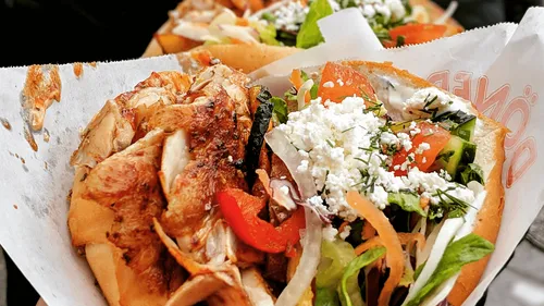 Seine-et-Marne : un restaurateur offre un kebab à ses clients...