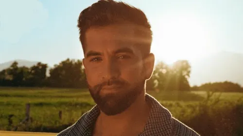 3 mois après sa blessure par balle, Kendji Girac annonce son retour