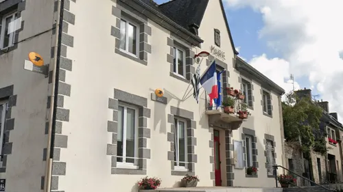 Ils auraient cambriolé plus de 60 agences postales en Bretagne, 4...