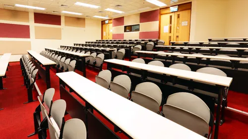 Université de Limoges : quand des garçons profitent du congé...