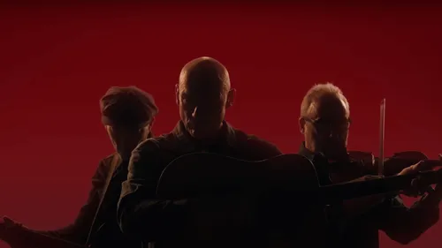 Louise Attaque dévoile le clip de "Sortir de l’ordinaire " 