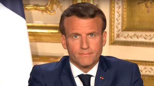 Emmanuel Macron joue au Loto de la biodiversité... et gagne à 2...