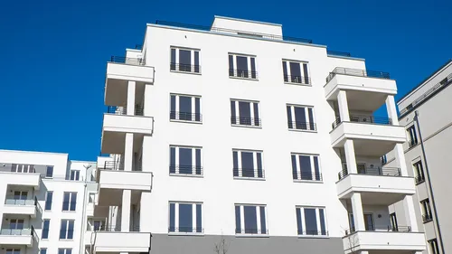 Prix élevés et taux qui s'envolent : le cercle infernal de...