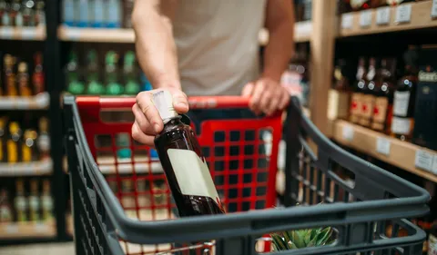 Près de 9 supermarchés sur 10 vendent de l’alcool aux mineurs, dans...