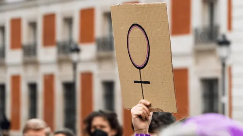 Pourquoi des manifestations à 15h40 ce mercredi 8 mars ?