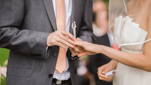 Un footballeur rate son mariage et envoie son frère à sa place