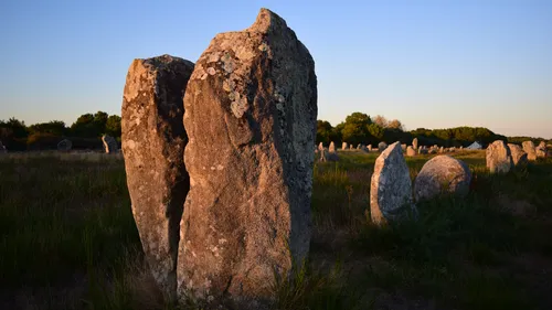Morbihan : 39 menhirs détruits pour la construction d’un magasin de...