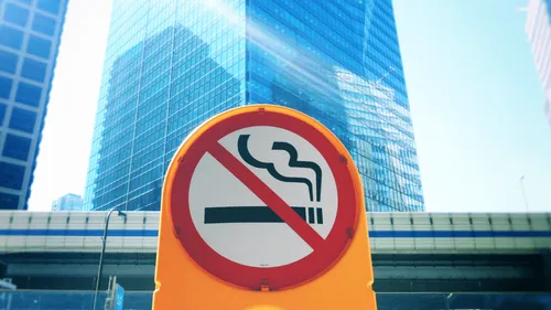Japon : Une entreprise interdit à ses salariés de fumer, même en...
