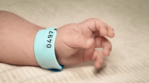 "M" comme deuxième prénom en référence à Matthieu Chedid, la...