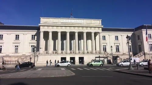 Tours : la première adjointe et son mari poursuivis dans une...
