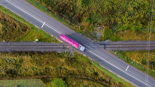 Loire-Atlantique : une voiture s’arrête sur un passage à niveau à...