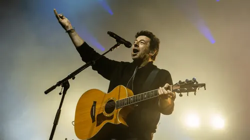 Tournée de Patrick Bruel : ces villes qui ne veulent pas du chanteur