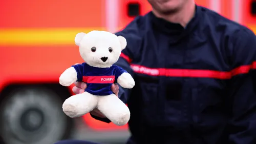 Des peluches Pompy pour les pompiers de Vendée