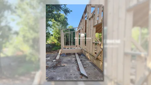 Une Bretonne construit la réplique de "La Petite Maison dans la...