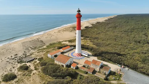 Charente-Maritime : le phare de la Coubre bientôt démoli ?