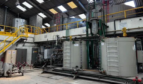 "C’est la seule façon de décarboner la construction des routes",...