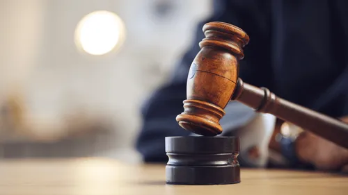 Une professeure condamnée après s’être elle-même menacée de mort